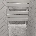 Elis - Luxe Stay For Less