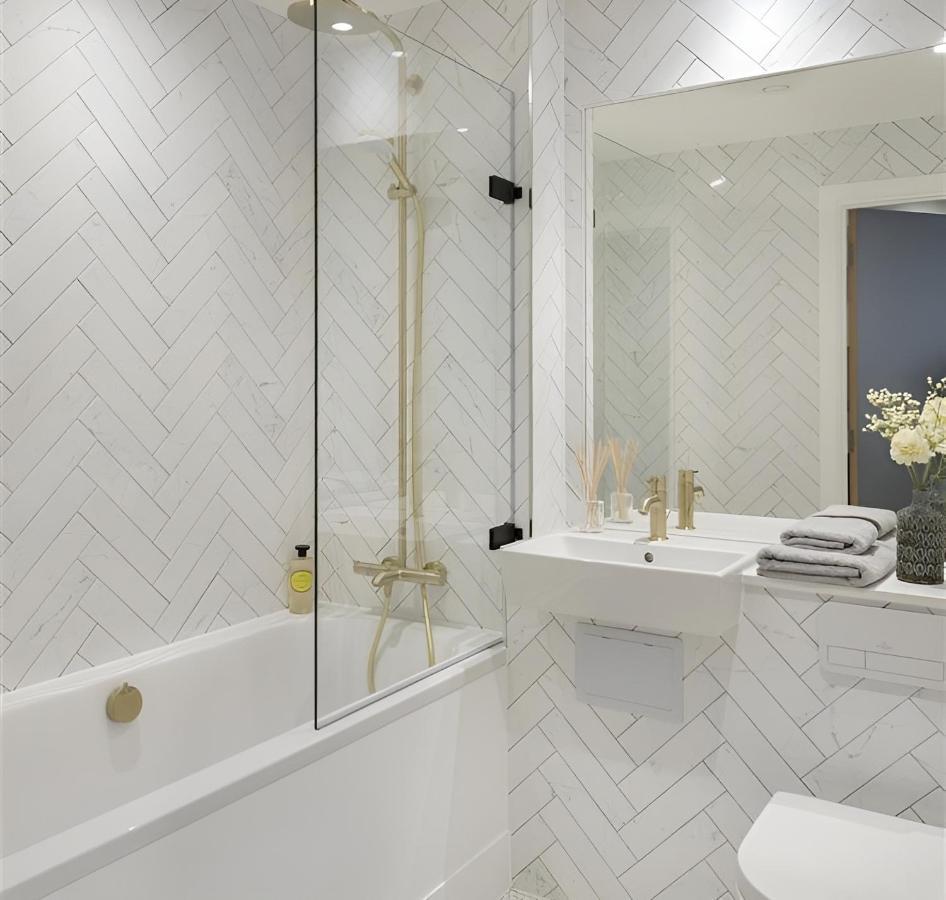Elis - Luxe For Less Homestay Birmingham